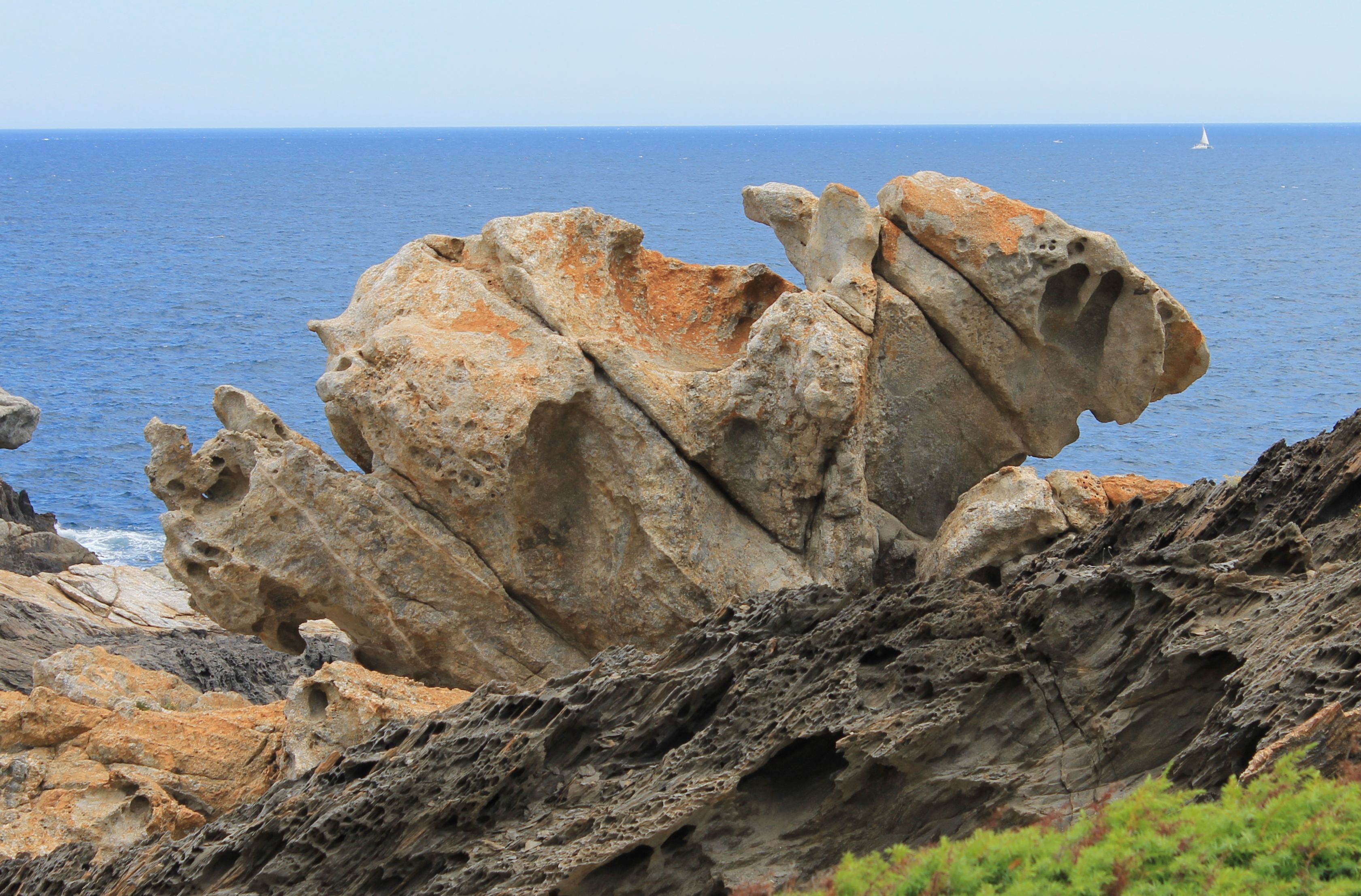Salvador Dalí i Cadaqués: un paisatge convertit en art